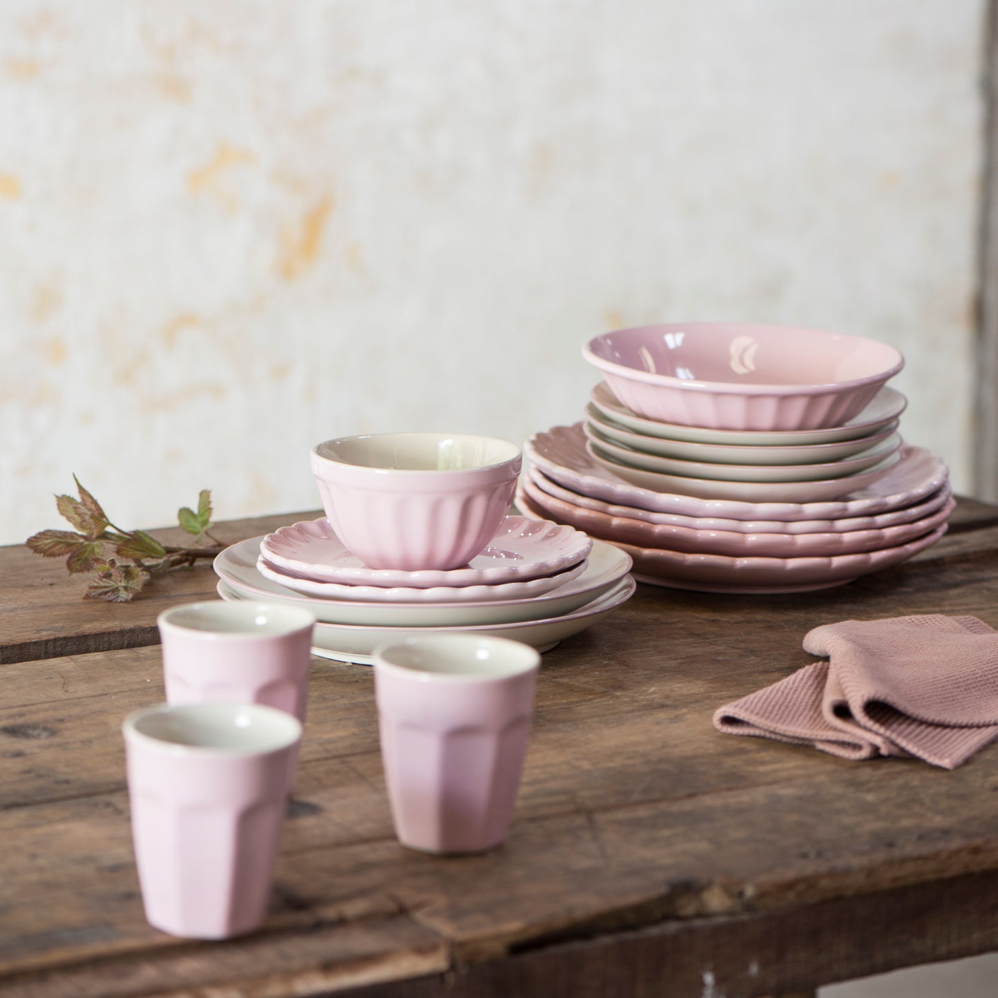 English Rose Scalloped Salad/Dessert Plate - Pink